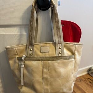 Coach 247 Signature Hampton